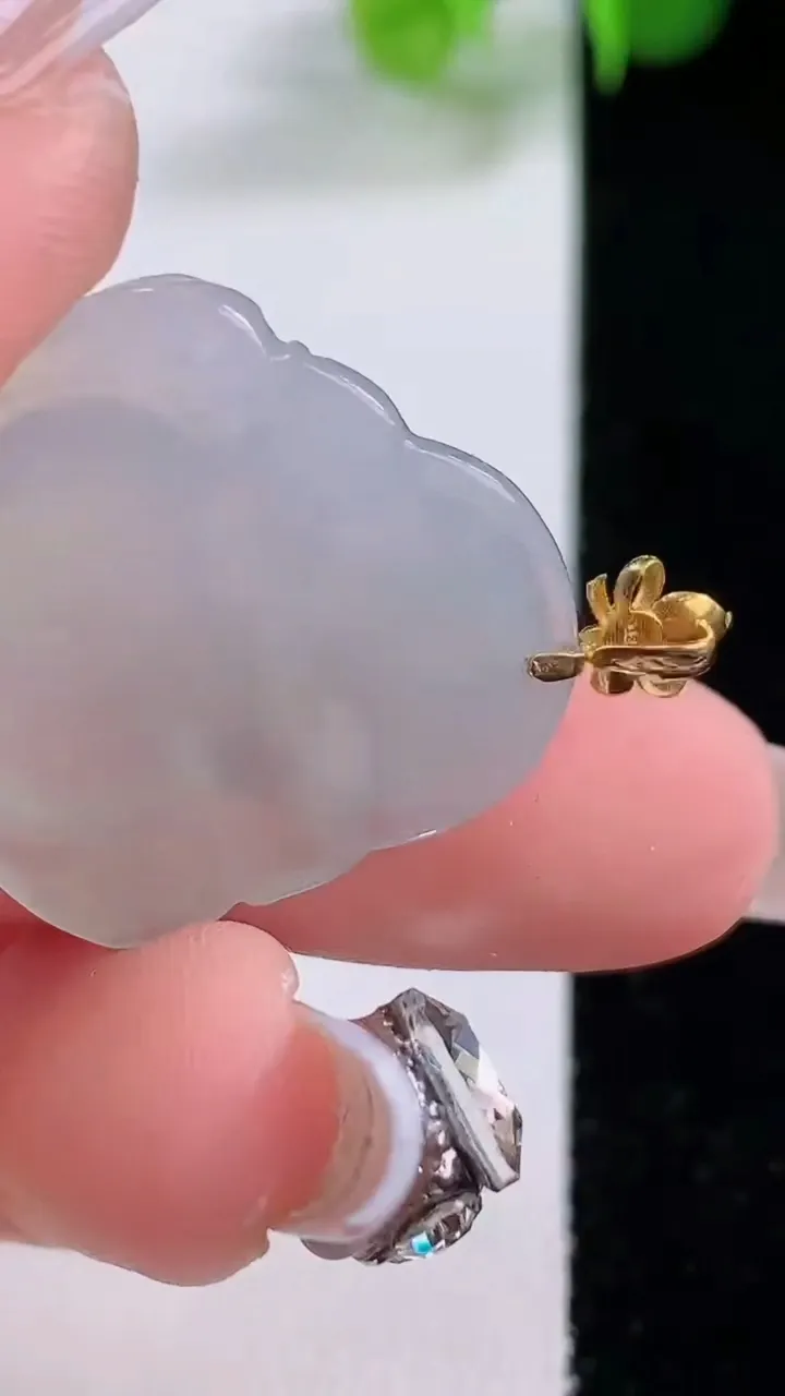 天然A货翡翠种白冰佛公吊坠，尺寸24.3-26-6，重量:6.48g
12月4日