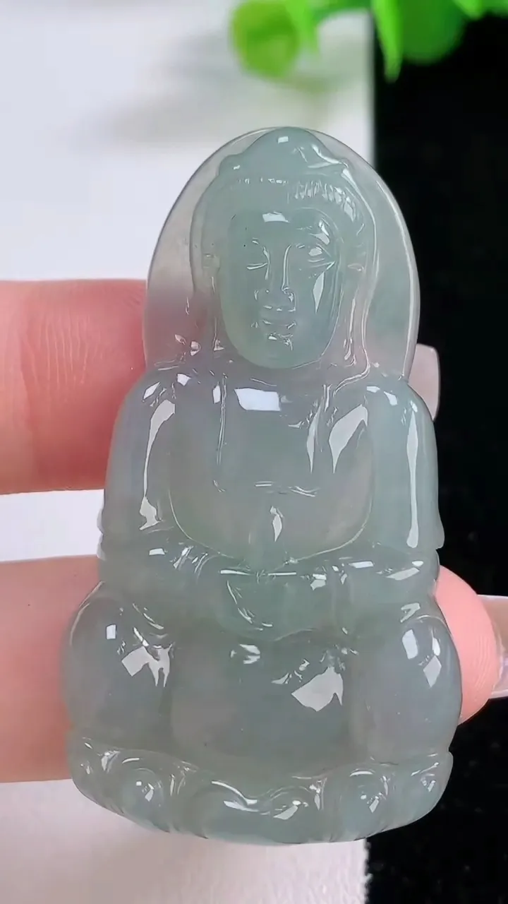 天然A货翡翠观音菩萨吊坠，尺寸48.8-26.8-5.4，重量:12.58g
12月4日