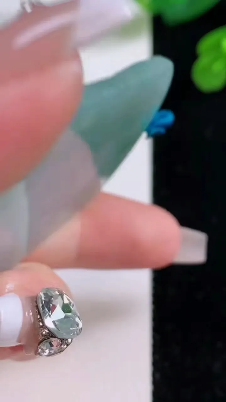 天然A货翡翠普贤菩萨吊坠，尺寸53.4-44-5.5，重量:25.24g
12月4日