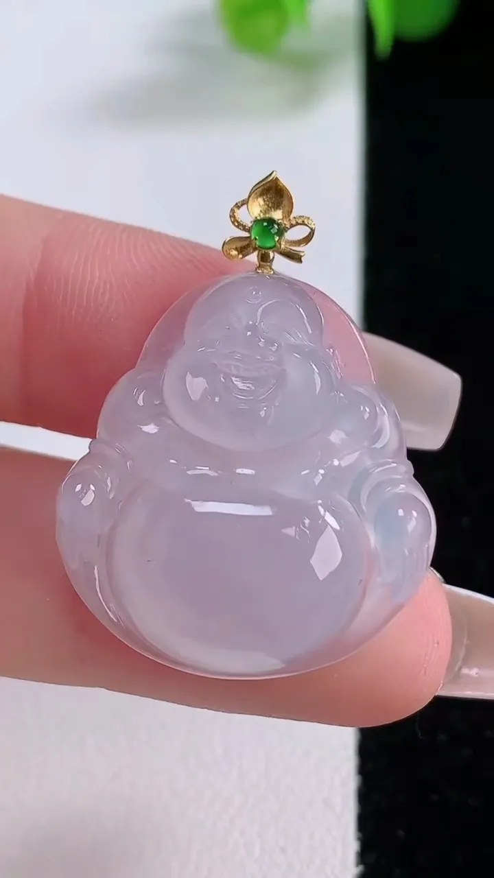 天然A货翡翠种白冰佛公吊坠，尺寸25.3-23.4-5.6，重量:5.91g
12月4日