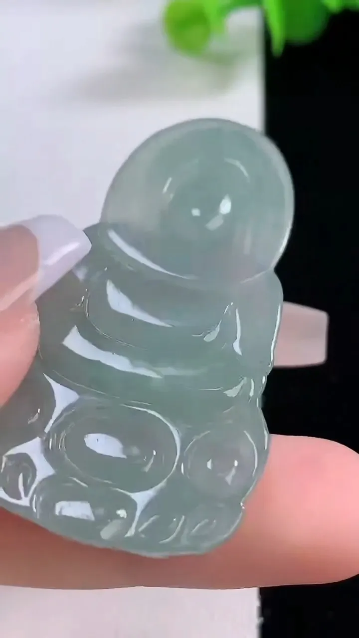 天然A货翡翠观音菩萨吊坠，尺寸48.8-26.8-5.4，重量:12.58g
12月4日