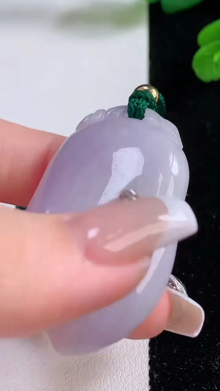 天然A货翡翠紫罗兰福瓜吊坠，尺寸47.8-29.6-13.2，重量:37.88g
12月4日