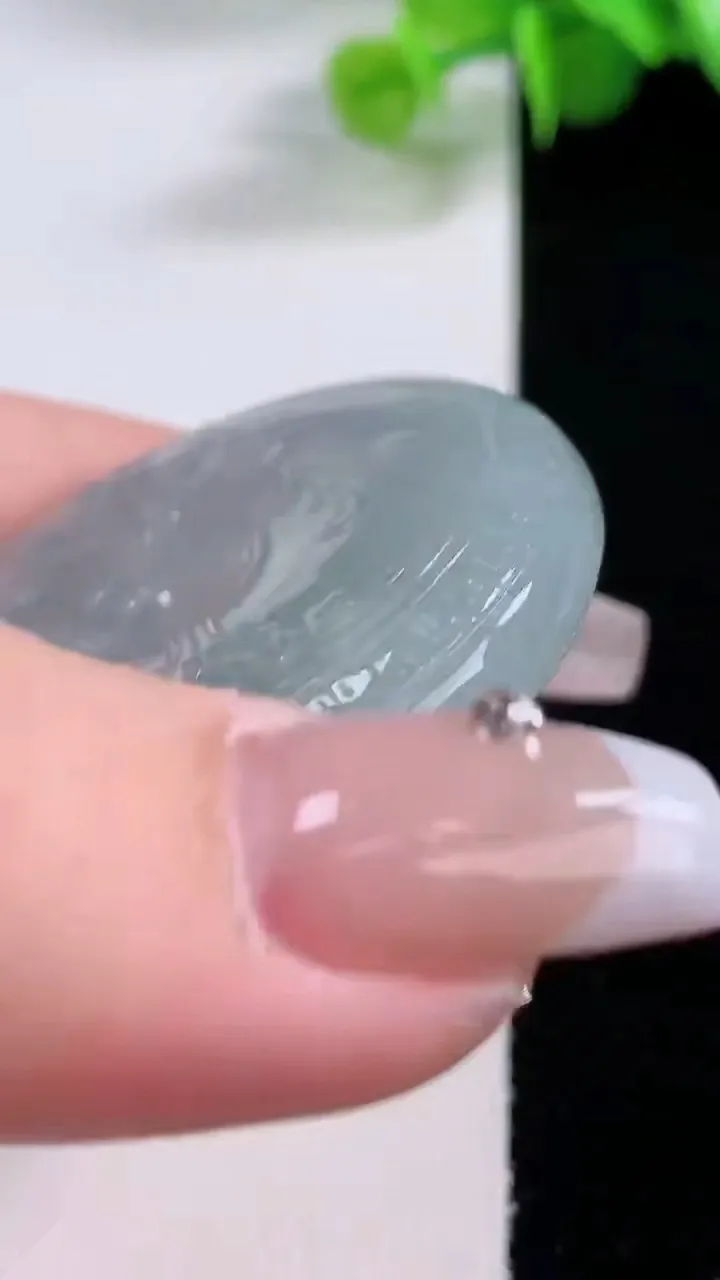 天然A货翡翠雕花平安扣吊坠，尺寸44-9.7，重量:41.88g
12月4日