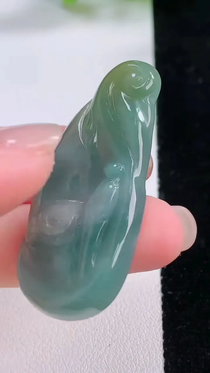 天然A货翡翠双彩无相佛吊坠，尺寸46.3-21-4.5，重:9.27g
12月4日