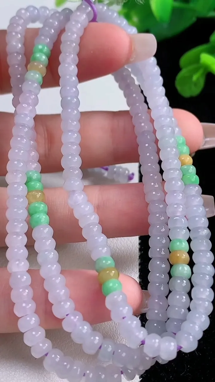 天然A货翡翠三彩算盘珠项链，尺寸4.6-2.8-218颗，重量:30.20g12月4日
工厂直销收藏佳品,种好水足，色泽均匀，有种有色，上手高大气！