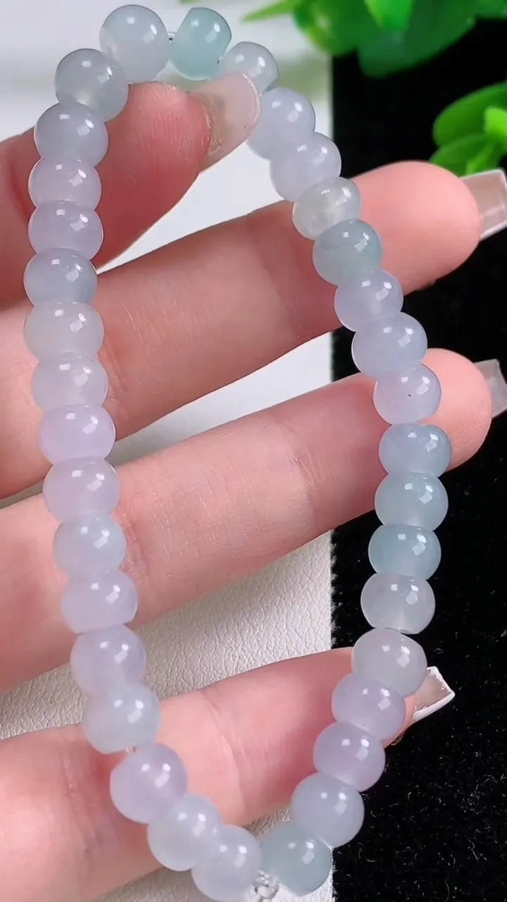 天然A货翡翠算盘珠手串，尺寸6.7-4-35颗，重量:17.71g12月4日
工厂直销收藏佳品,种好