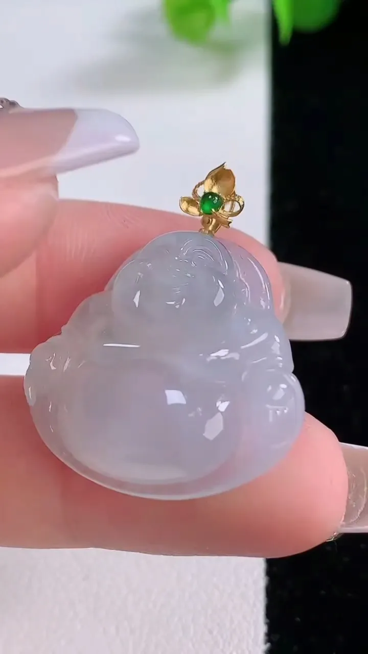 天然A货翡翠种白冰佛公吊坠，尺寸24.3-26-6，重量:6.48g
12月4日