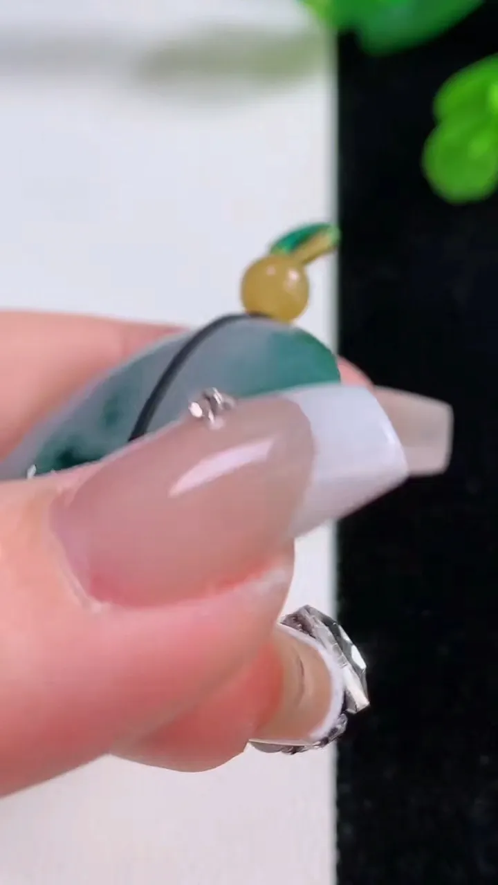 天然A货翡翠飘花平安扣吊坠，尺寸36-5.8，重量:16.06g
12月4日