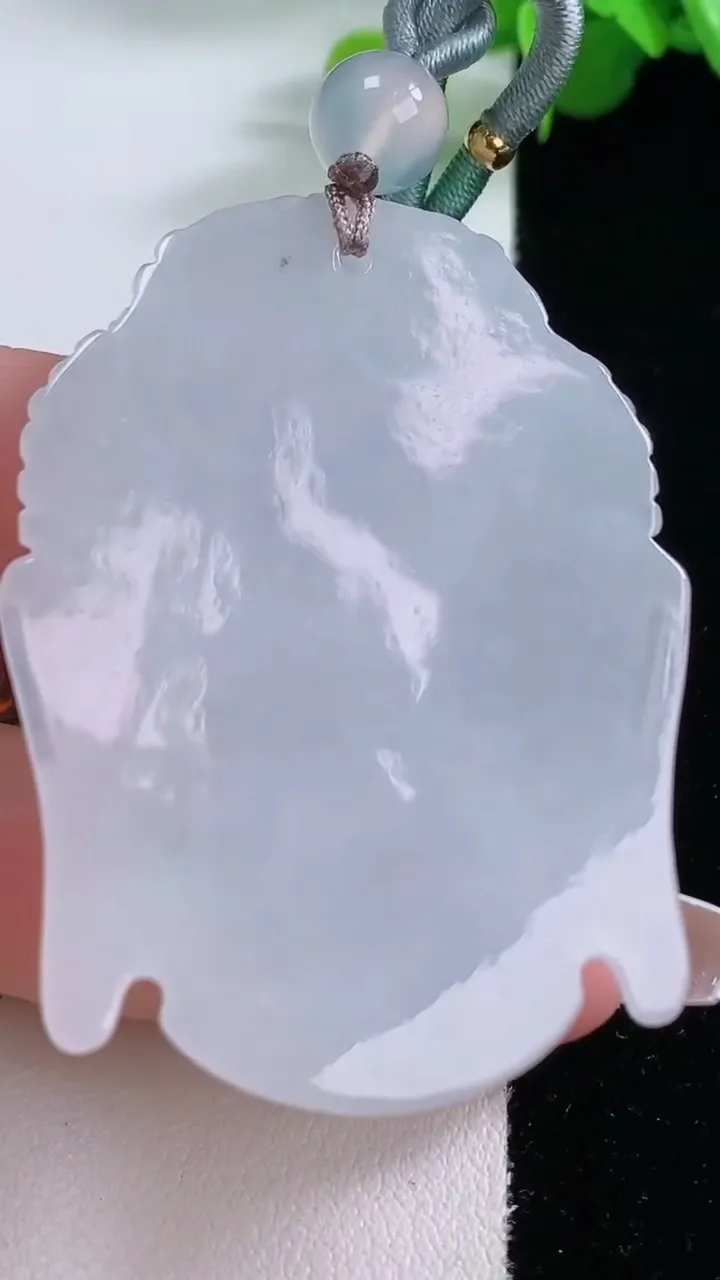 天然A货翡翠佛头吊坠，尺寸52.8-38.7-11，重量:43.94g
12月4日