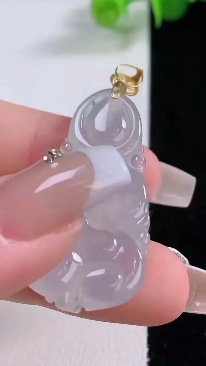 天然A货翡翠种飘花灵猴献瑞 生肖猴吊坠，尺寸37-18.6-5.9，重量:6.43g
12月4日