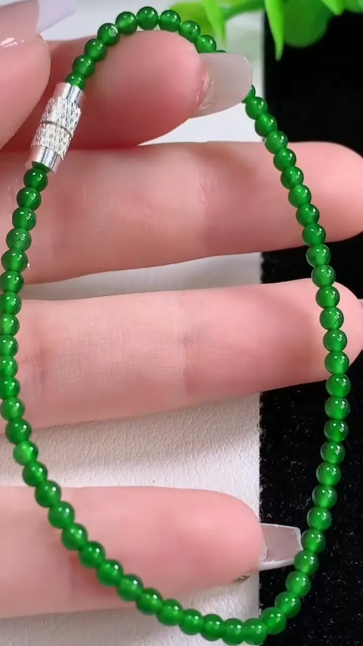 天然A货翡翠小米圆珠手串65颗，尺寸2.7，重量:3.51g12月4日
工厂直销收藏佳品,种好水足，