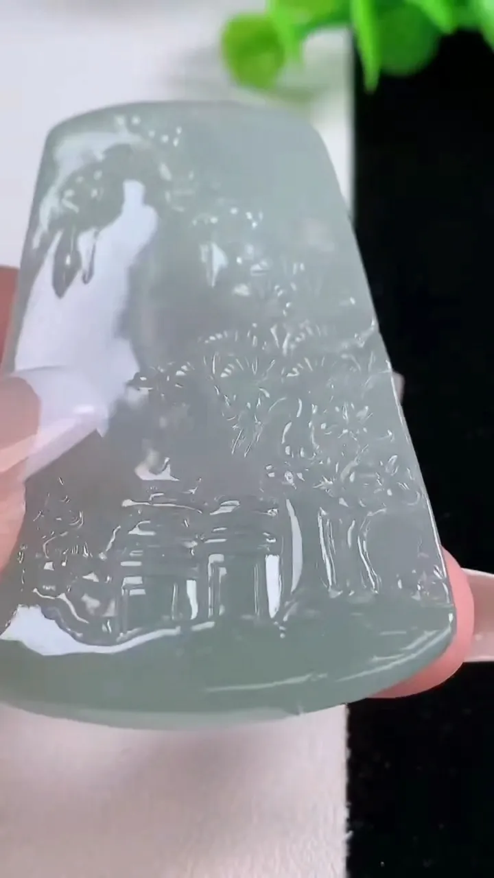 天然A货翡翠山水牌吊坠，尺寸54.6-35.5-5，重量:23.76g
12月4日