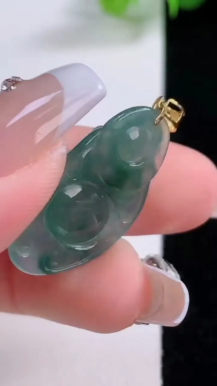 天然A货翡翠布袋佛公吊坠，尺寸26.5-15.4-5.2，重量:3.45g
12月4日