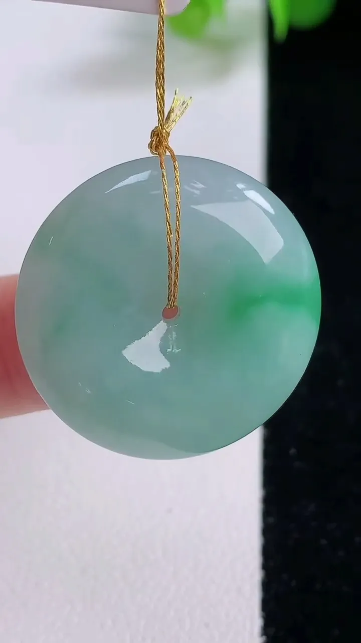 天然A货翡翠平安扣吊坠，尺寸26-6.2，重量:9.31g
12月4日