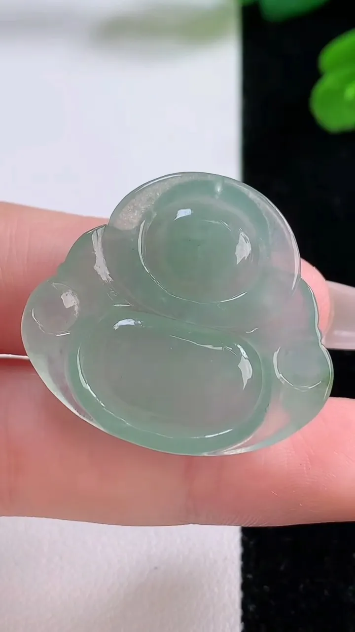 天然A货翡翠佛公吊坠，尺寸28.5-31.8-6，重量:8.16g
12月4日