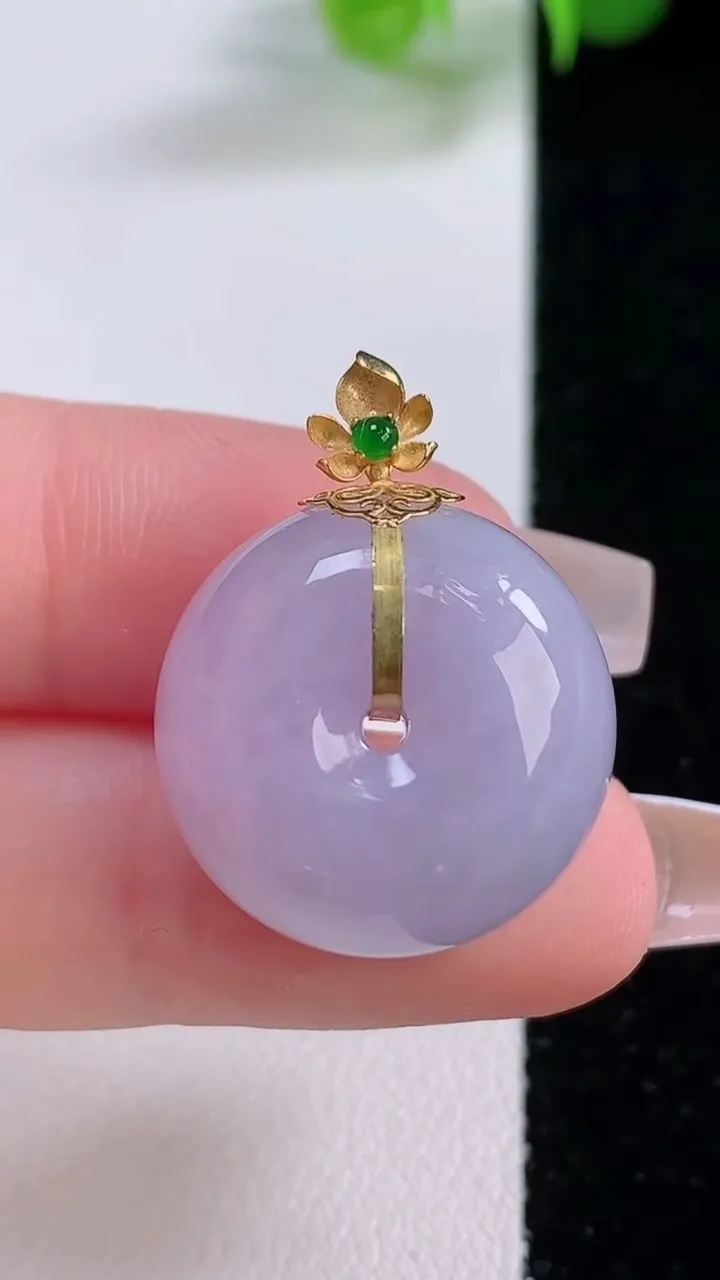 天然A货翡翠18k金紫罗兰路路通吊坠，尺寸20-12.2，重量:10.55g
12月4日