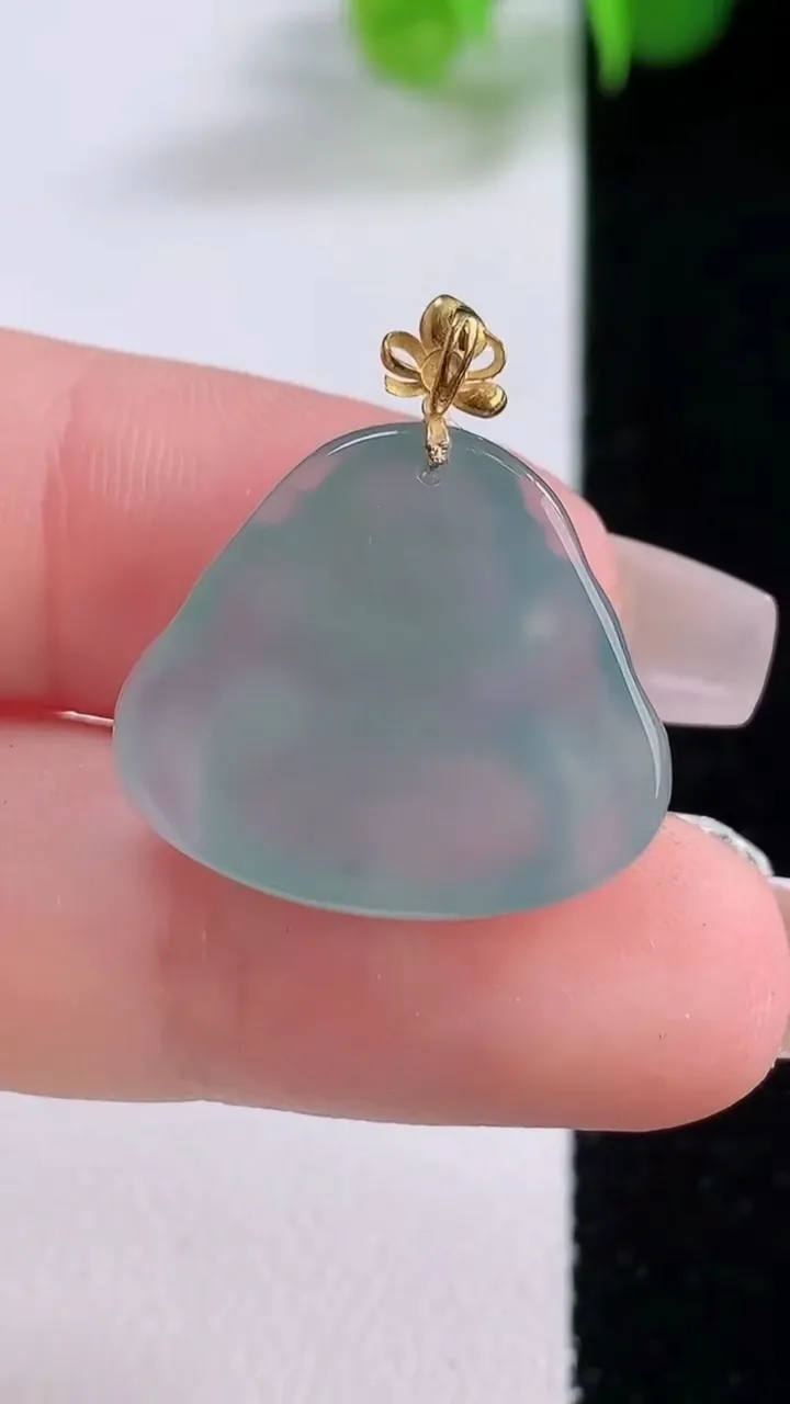 天然A货翡翠佛公吊坠，尺寸19-21.2-6，重量:4.27g
12月4日