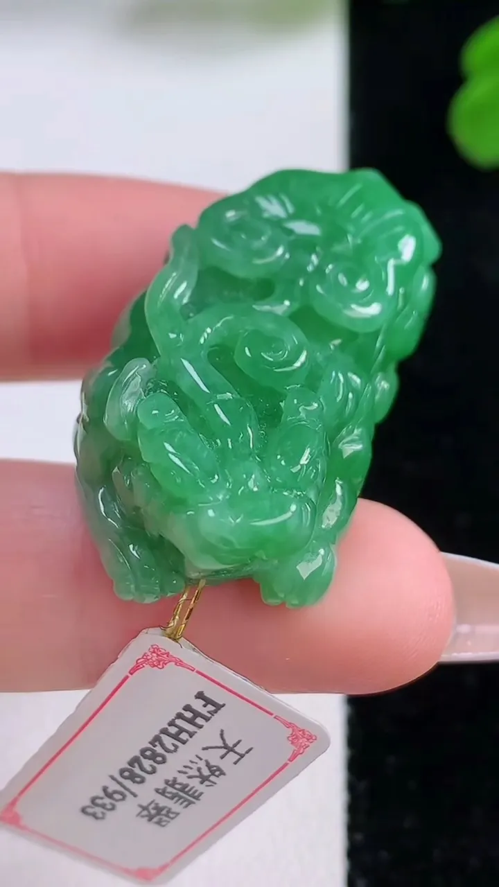 天然A货翡翠貔貅吊坠，尺寸36.2-18.2-12，重量:17.23g
12月4日