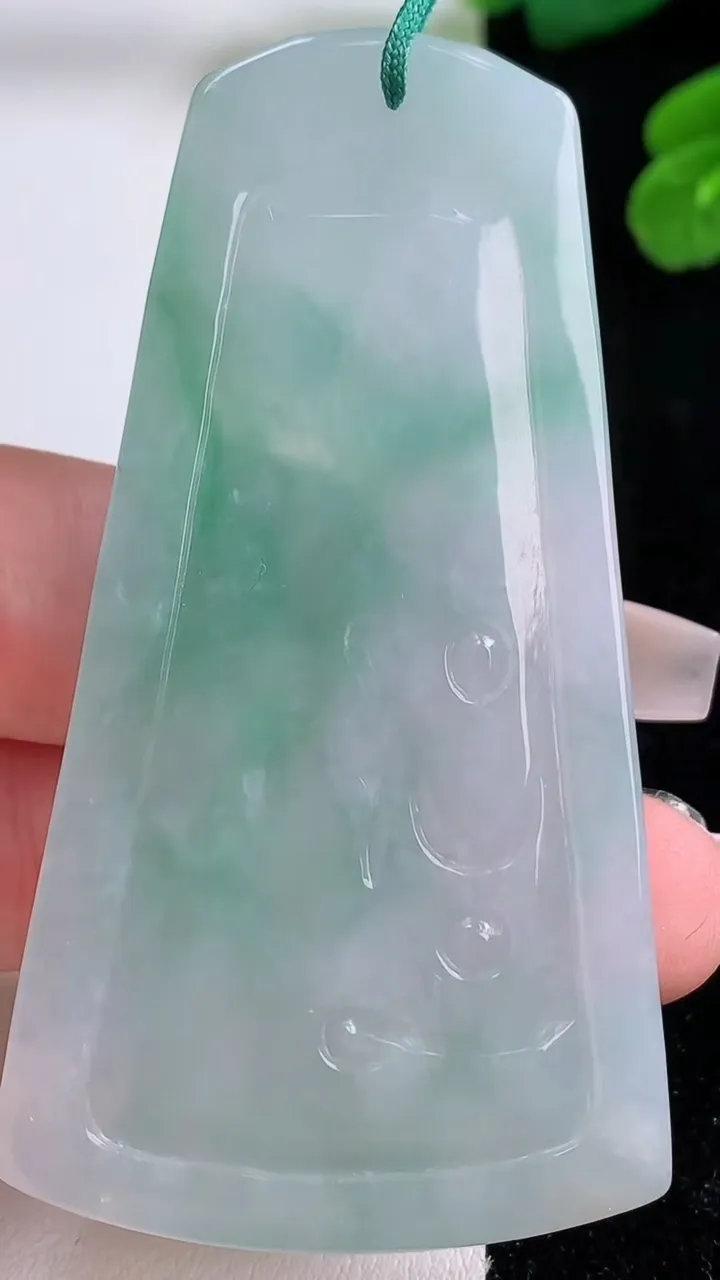 天然A货翡翠普贤菩萨吊坠，尺寸68-37.4-5.6，重量:27.56g
12月4日