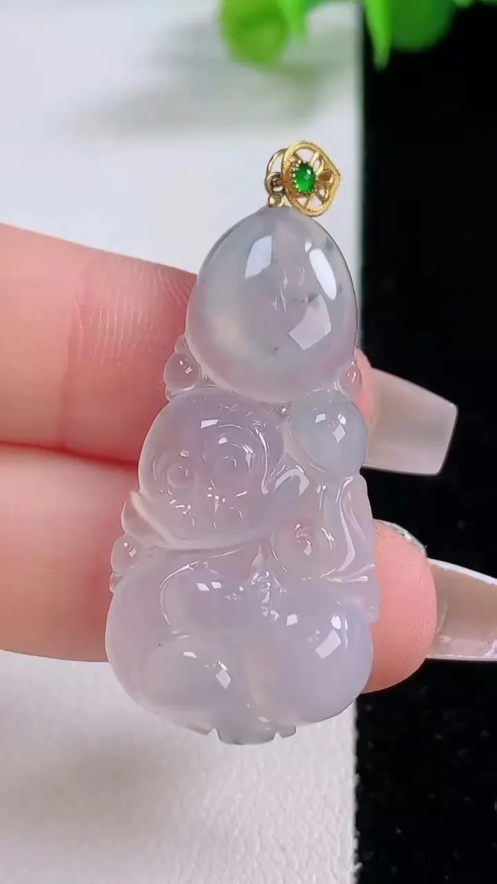 天然A货翡翠种飘花灵猴献瑞 生肖猴吊坠，尺寸37-18.6-5.9，重量:6.43g
12月4日