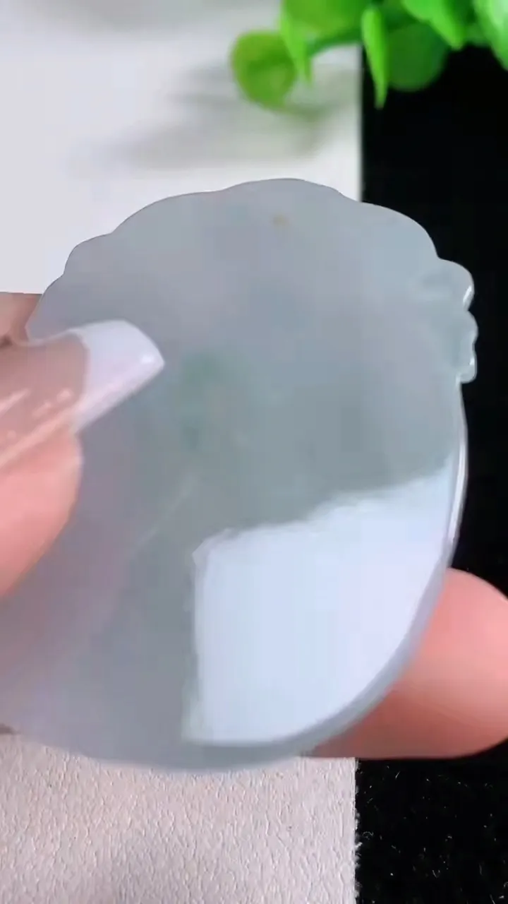 天然A货翡翠生肖蛇吊坠，尺寸51.3-37.3-5.6，重量:21.54g
12月4日