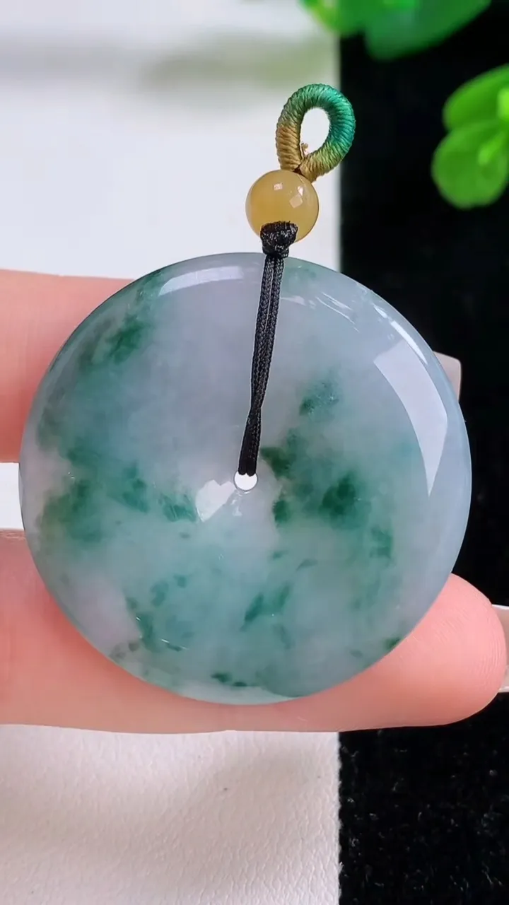 天然A货翡翠飘花平安扣吊坠，尺寸36-5.8，重量:16.06g
12月4日