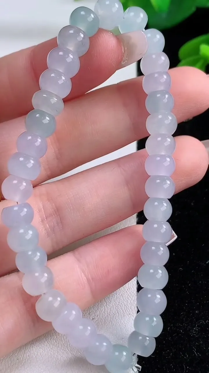 天然A货翡翠算盘珠手串，尺寸6.7-4-35颗，重量:17.71g12月4日
工厂直销收藏佳品,种好水足，色泽均匀，有种有色，上手高大气！