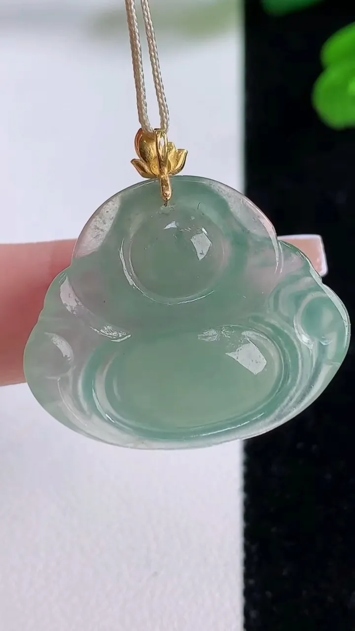 天然A货翡翠佛公吊坠，尺寸24.6-29.4-5.2，重量:5.98g
12月4日