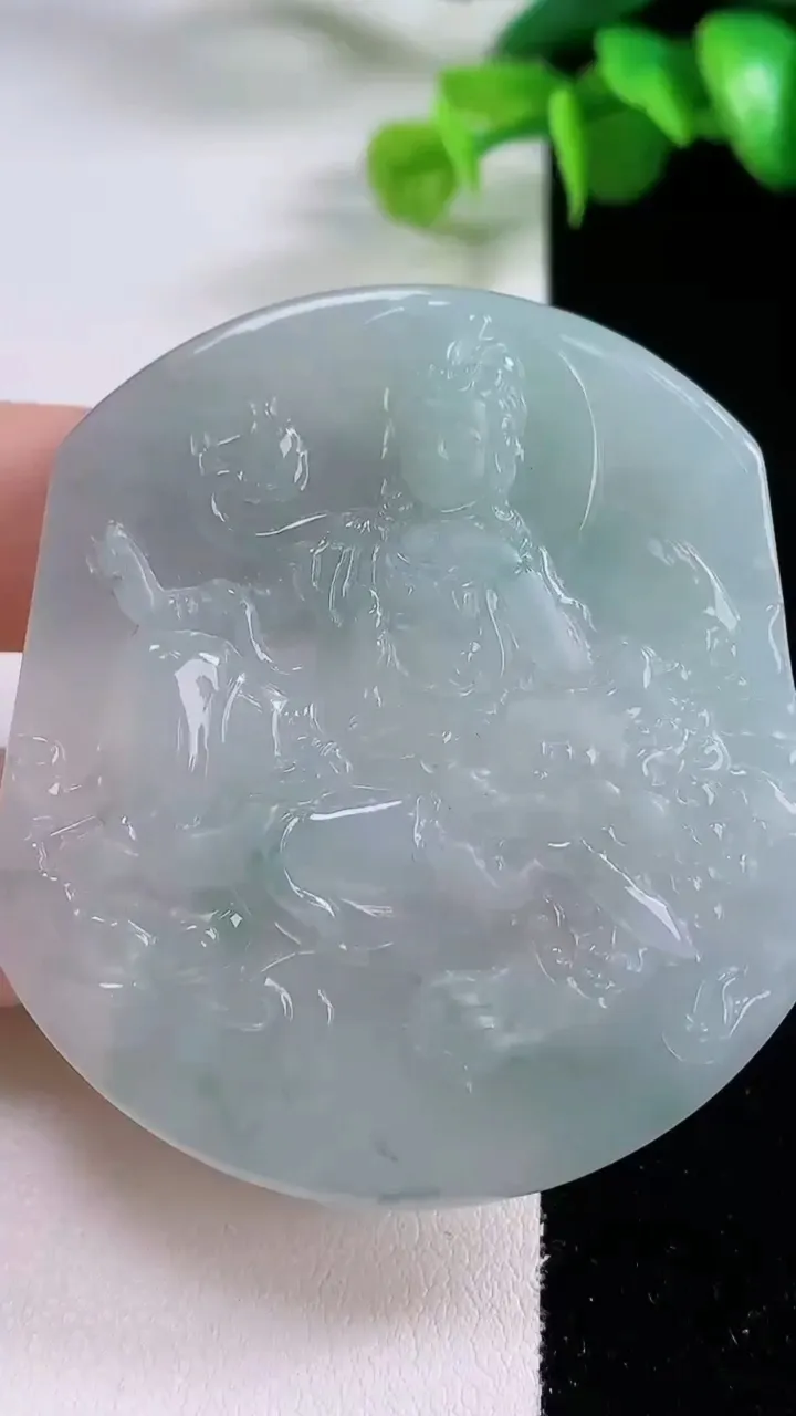 天然A货翡翠冰种飘花文殊菩萨吊坠，尺寸54.7-49.7-5.6，重量:30.37g
12月4日