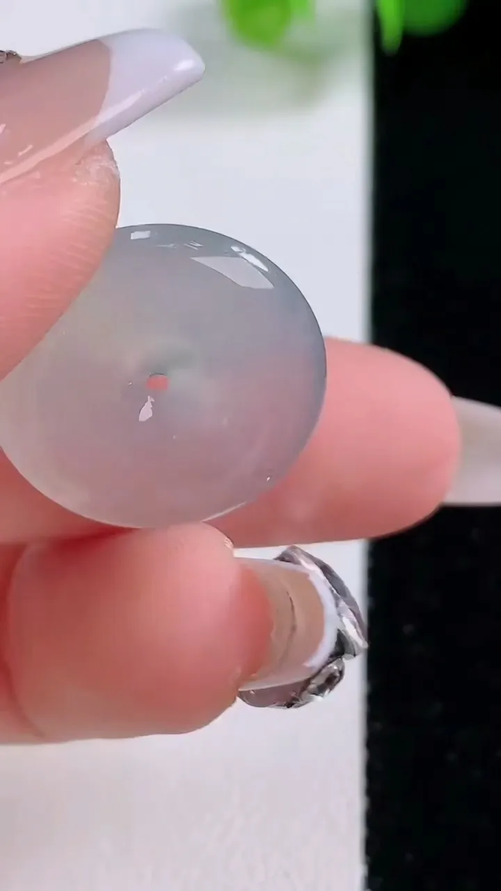 天然A货翡翠平安扣吊坠，尺寸20.4-4.3，重量:3.71g
12月4日