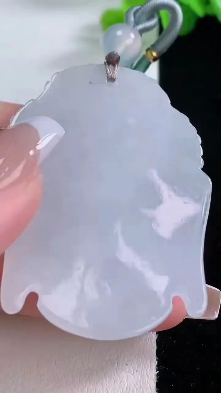 天然A货翡翠佛头吊坠，尺寸52.8-38.7-11，重量:43.94g
12月4日