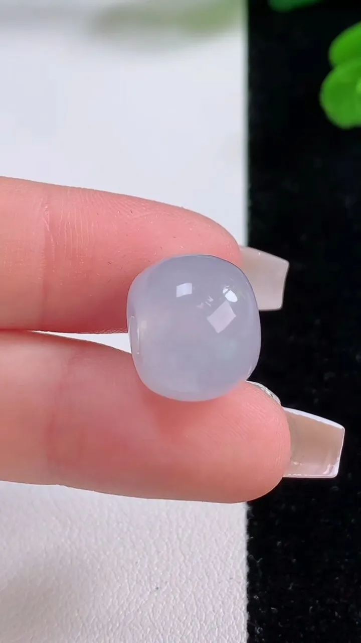 天然A货翡翠路路通吊坠，尺寸14.6-11.5，重量:5.65g
12月4日