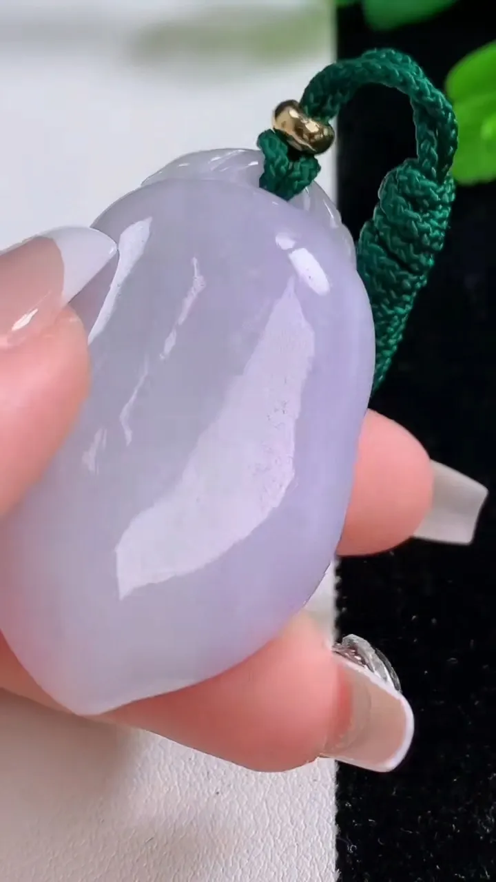 天然A货翡翠紫罗兰福瓜吊坠，尺寸47.8-29.6-13.2，重量:37.88g
12月4日