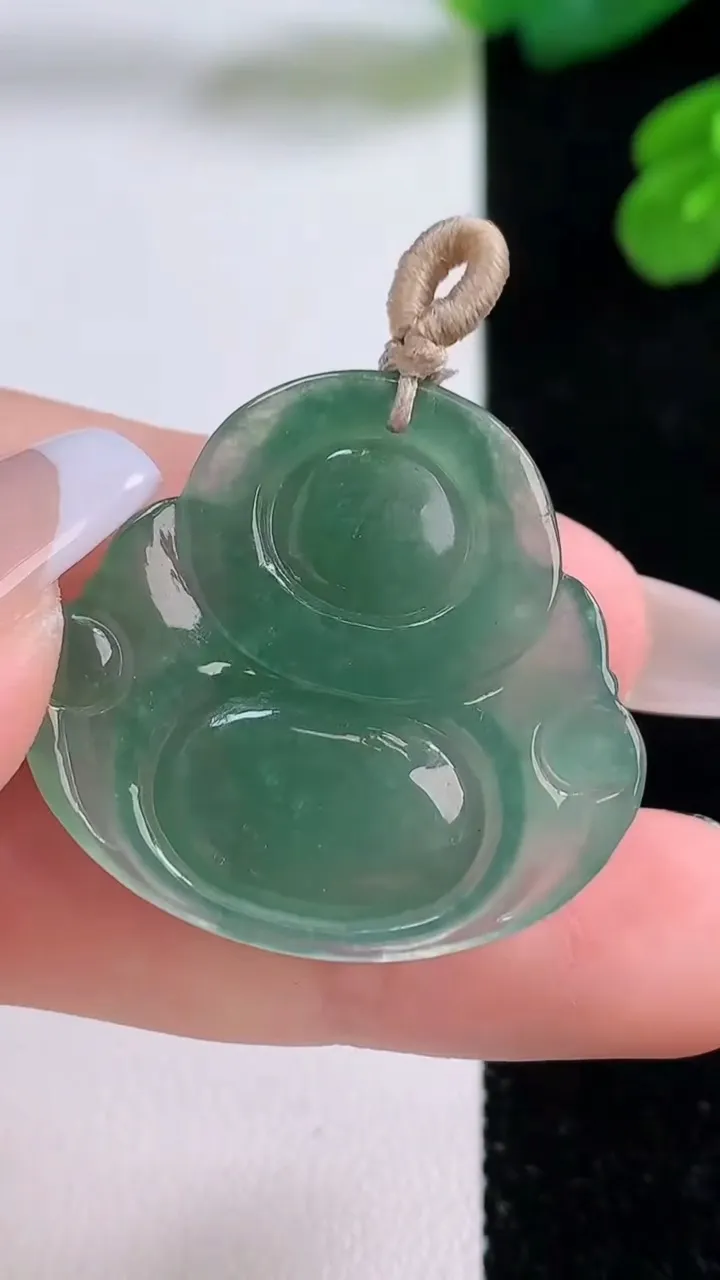 天然A货翡翠佛公吊坠，尺寸29.3-31.6-5.7，重量:8.06g
12月4日