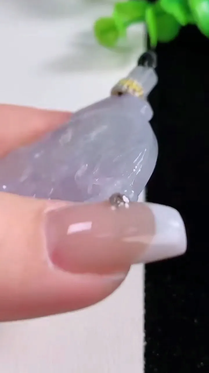 天然A货翡翠冰种紫罗兰龙牌吊坠，尺寸52.8-49.8-4.7，重量:23.95g
12月4日