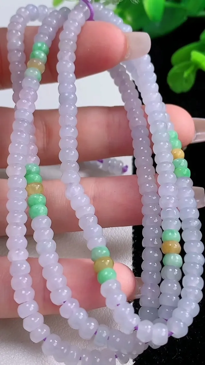 天然A货翡翠三彩算盘珠项链，尺寸4.6-2.8-218颗，重量:30.20g12月4日
工厂直销收藏佳品,种好水足，色泽均匀，有种有色，上手高大气！