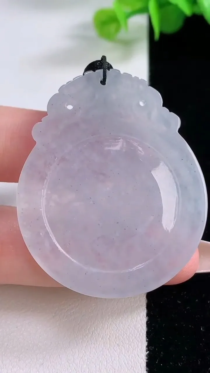 天然A货翡翠生肖鸡吊坠，尺寸44.7-36.5-4.6，重量:14.55g
12月4日