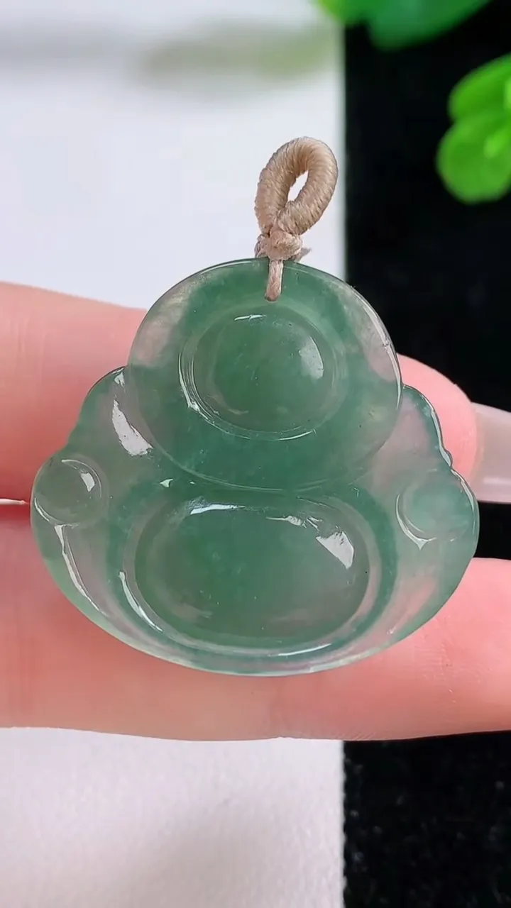 天然A货翡翠佛公吊坠，尺寸29.3-31.6-5.7，重量:8.06g
12月4日