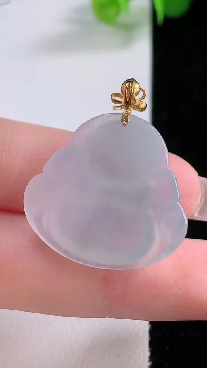 天然A货翡翠种白冰佛公吊坠，尺寸24.3-26-6，重量:6.48g
12月4日