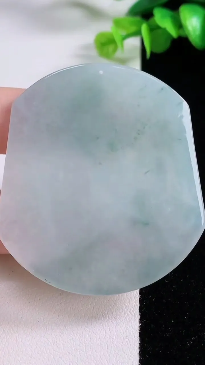 天然A货翡翠冰种飘花文殊菩萨吊坠，尺寸54.7-49.7-5.6，重量:30.37g
12月4日