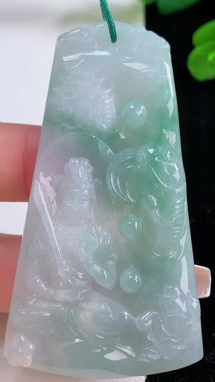 天然A货翡翠普贤菩萨吊坠，尺寸68-37.4-5.6，重量:27.56g
12月4日