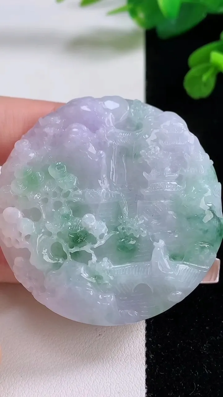 天然A货翡翠春带彩 紫罗兰山水牌吊坠，尺寸51.6-12，重量:73.92g
12月4日