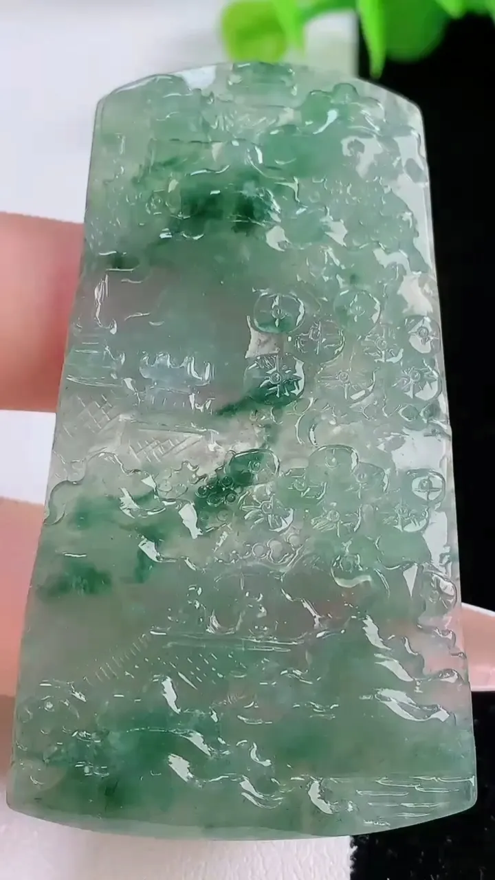 天然A货翡翠牌吊坠，尺寸60-34.6-4.3，重量:22.14g
12月4日