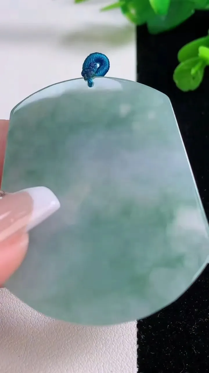 天然A货翡翠文殊菩萨吊坠，尺寸53.6-44.2-5.8，重量:28.80g
12月4日