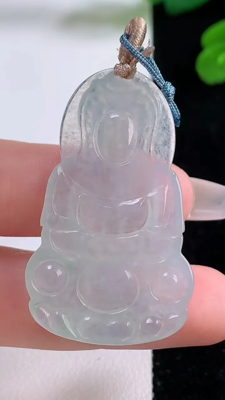 天然A货翡翠观音菩萨吊坠，尺寸43.2-26-3.9，重量:7.86g
12月4日