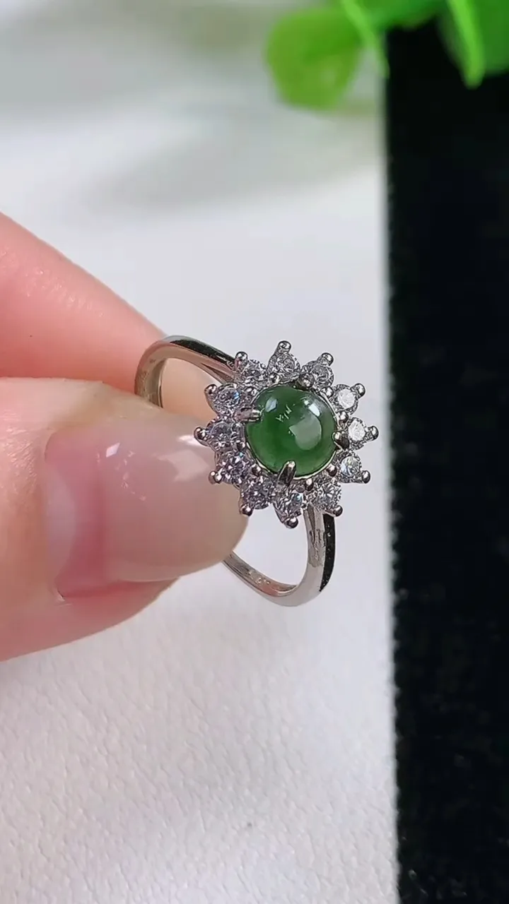 天然A货翡翠蛋面戒指，尺寸5.3，重:1.82g2025年12月4日
工厂直销收藏佳品,种好水足，色