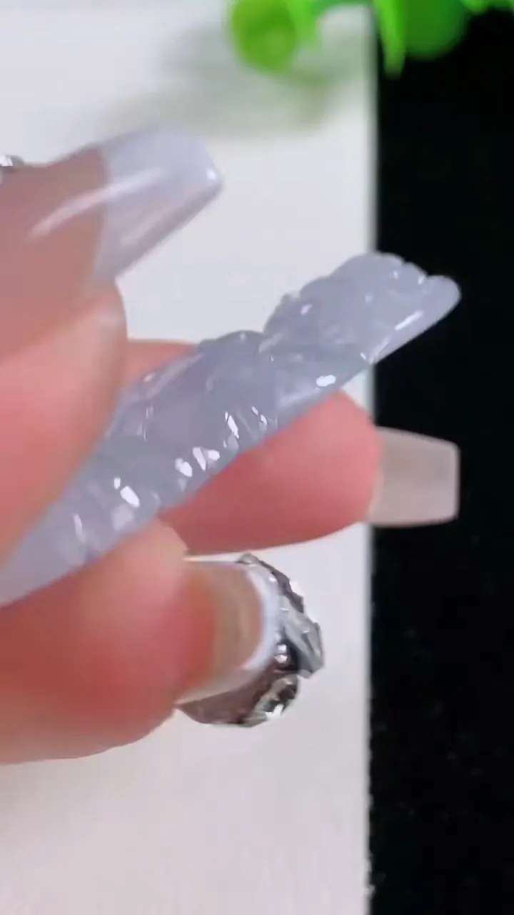 天然A货翡翠度母观音菩萨吊坠，尺寸43-27.7-6，重量:11.85g
12月4日