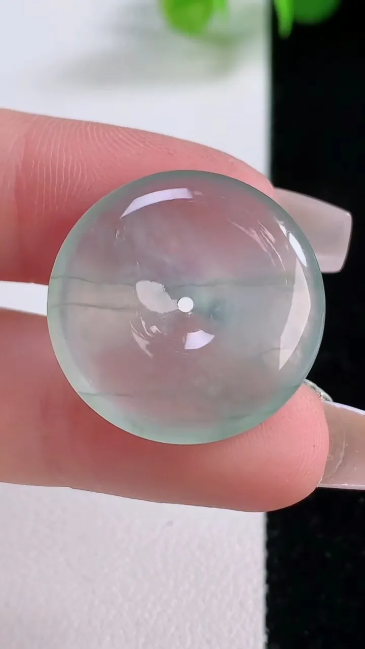 天然A货翡翠冰种飘花平安扣吊坠，尺寸23-4.3，重量:4.68g
12月5日