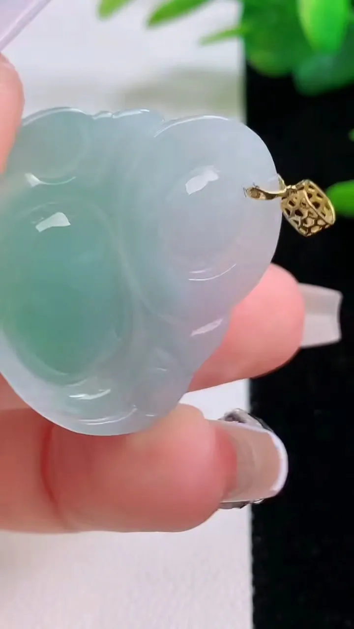 天然A货翡翠佛公吊坠，尺寸32-34.4-5.6，重量:9.53g
12月5日