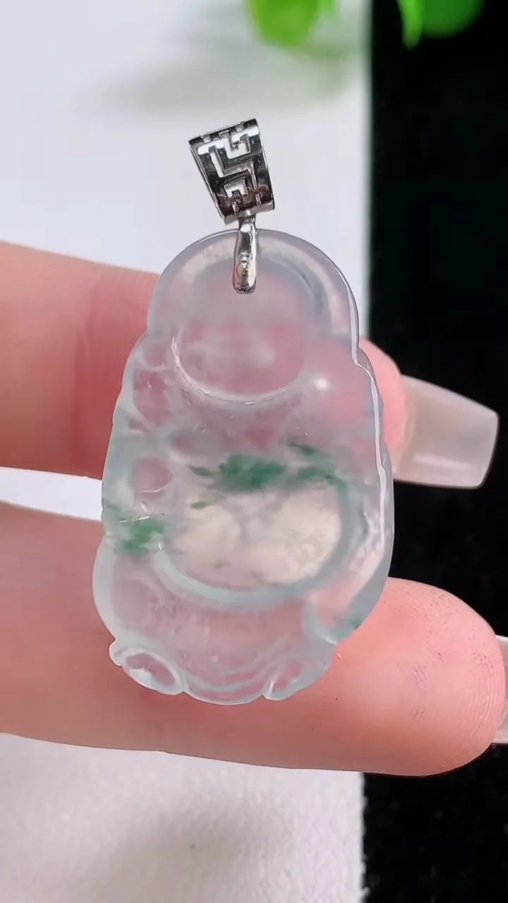 天然A货翡翠种飘花弥勒佛公吊坠，尺寸31-19.3-5，重量:7.39g
12月5日